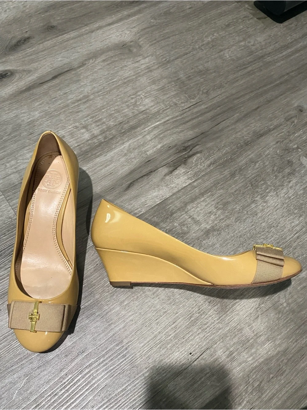 Tory Burch Beige Patent Leather Bow Flats with Gold Logo